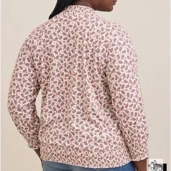 🌟 Torrid top 🌟 - Picture 4 of 6